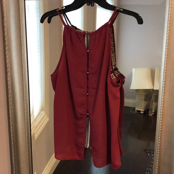 Mine Sleeveless Buttoned Back Blouse Burgundy Size X-Large NWOT - Picture 2 of 5